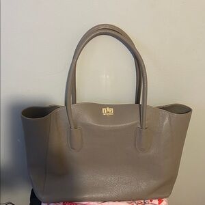 Chic Taupe Leather Tote Bag EUC ❤️❤️❤️